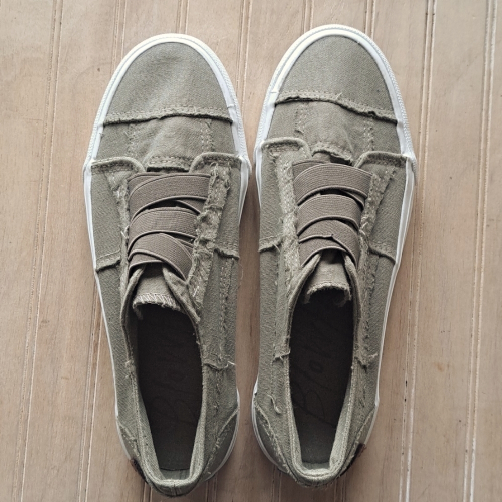 Blowfish Malibu Canvas Marley Olive Army  Green Distressed Comfort Sneakers